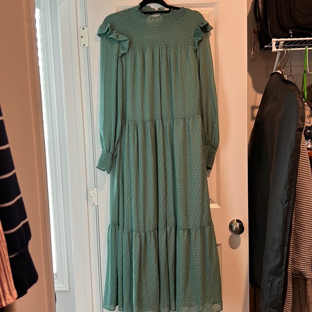 Flowy maxi green dress with detachable belt